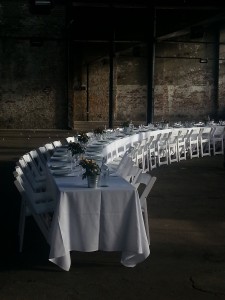 get-knotted.net curved white folding chairs