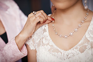 Ways to honour your mum at your wedding