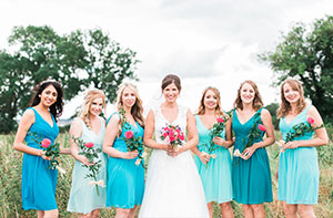 Bride with 6 bridesmaids in blue using great wedding style tips