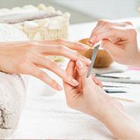Bridal nails for wedding glam