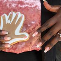 The Sweetest Ring – You Can Now Get a Cookie of Your Engagement Ring Hand