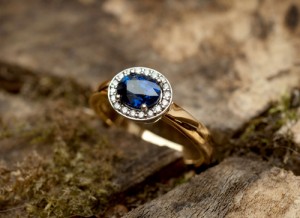 18cty eng ring w sapphire & diamonds - Jewelry